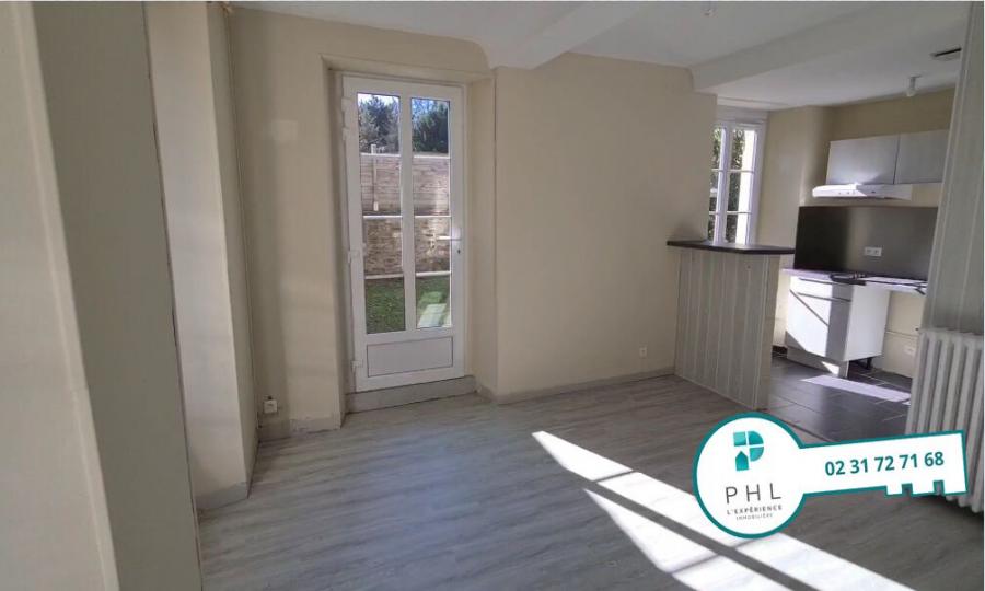 A FEUGUEROLLES-BULLY APPARTEMENT 3 PIECES AVEC JARDIN ET STATIONNEMENT DANS COUR COMMUNE