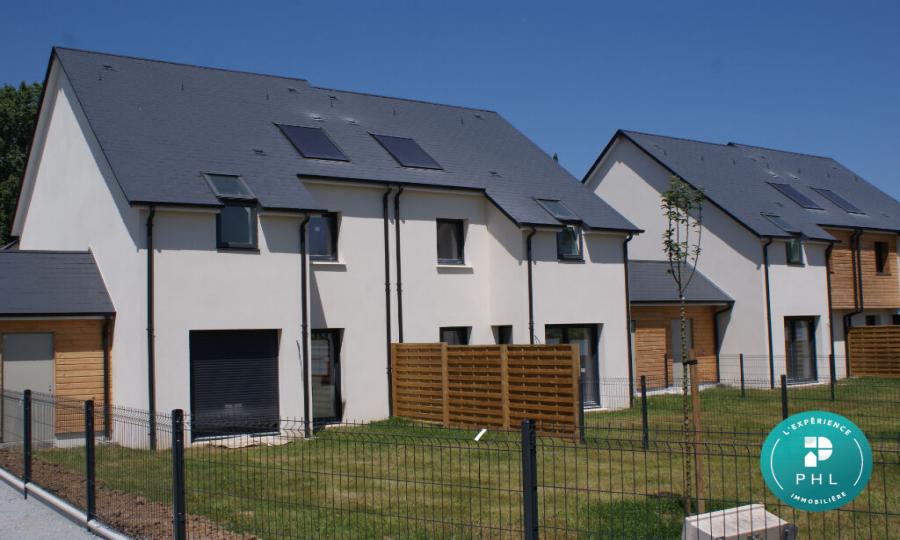 Maison RT2012, 4 pièces, avec cave, terrain de 322 m², et 2 parkings