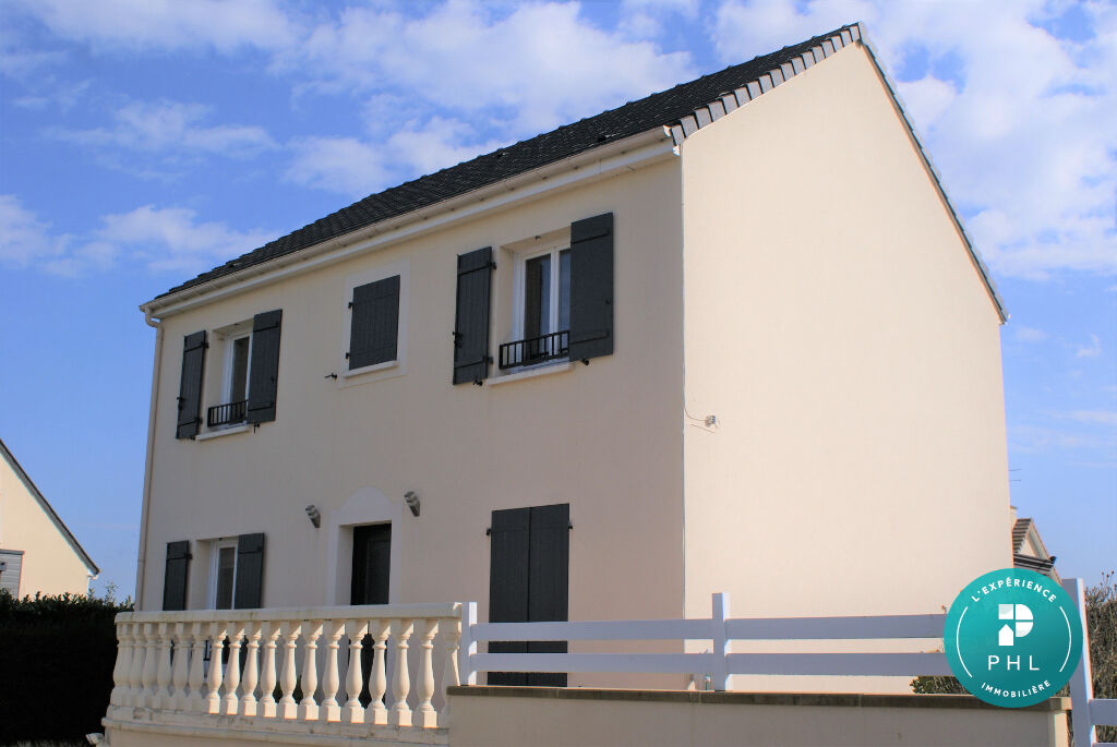 A Garcelles-Secqueville, maison 6 pièces de 125 m² habitable avec un sous-sol complet, sur un terrain  de 657 M².