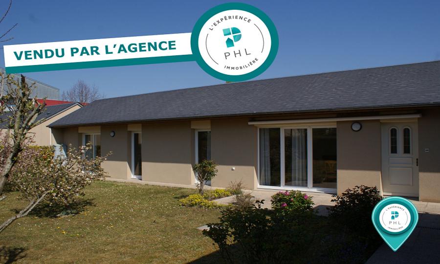 MAISON DE PLAIN-PIED 4 PIECES DE  84 M² HABITABLE AVEC GARAGE SUR UN TERRAIN CLOS ET ARBORE DE 374 M²