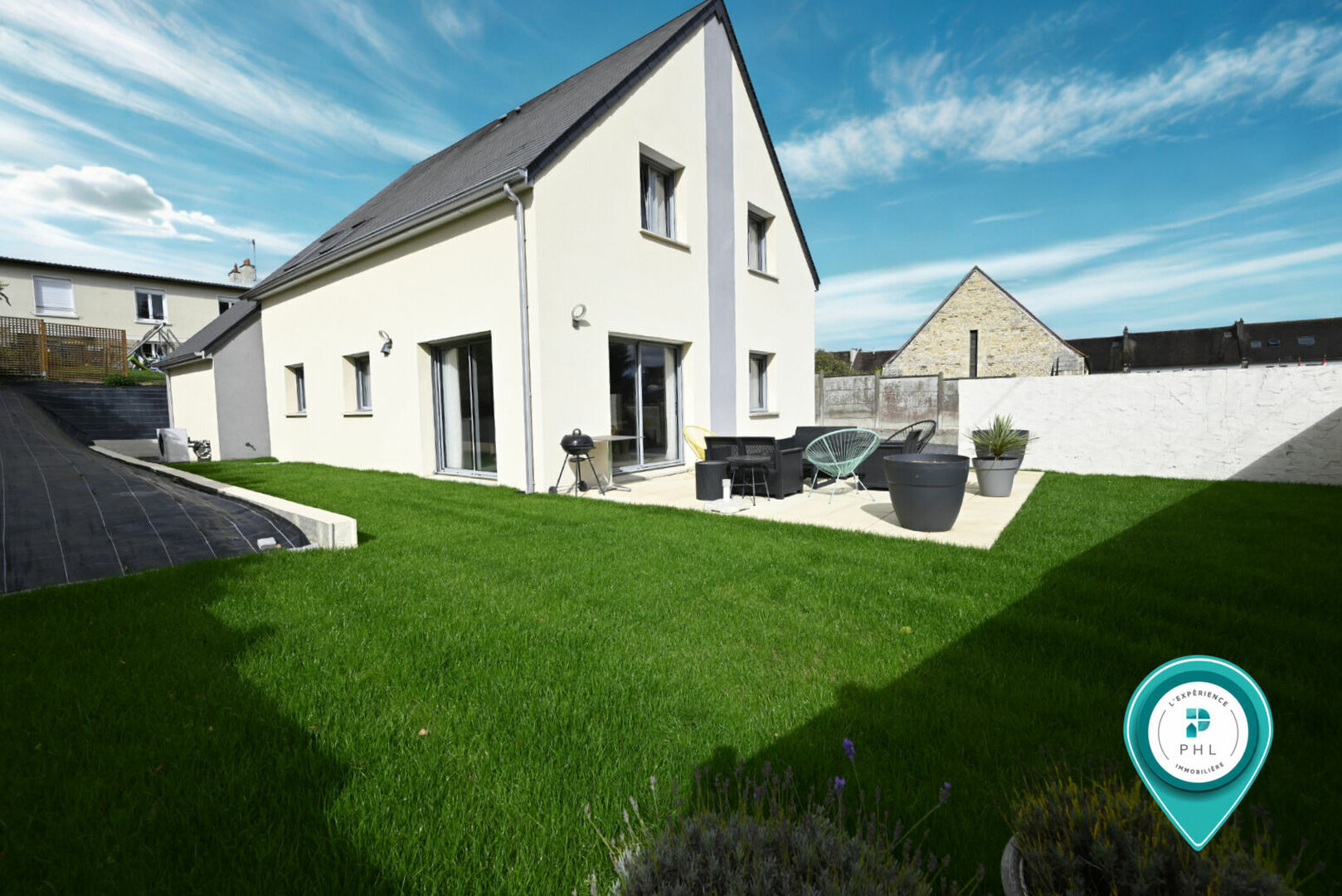 Tilly-sur-Seulles | Maison récente RT2012 6 pièces de 137 m²  avec garage sur un terrain de 595 m². - PHL Immobilier