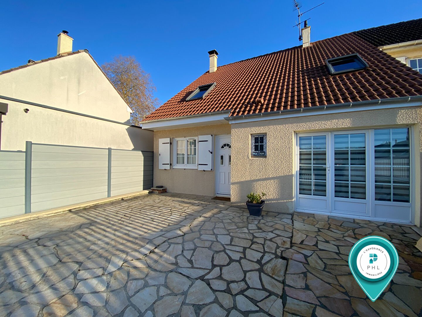 Mondeville | Maison 4 pièces de 104 m², sur un terrain clos et arboré avec terrasse et cave - PHL Immobilier